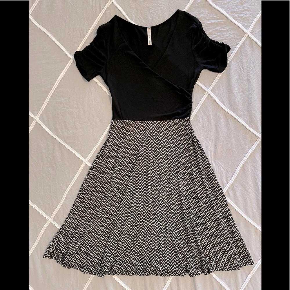 ⭐️ 5 for $25 Small V-neck dress- A line. Flattering fit!